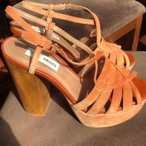 Suede platform sandal 🍑